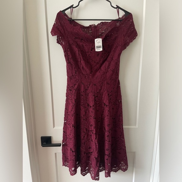 NWT - Le Chateau Lace Off-Shoulder Dress – Size 2 - Picture 12 of 14